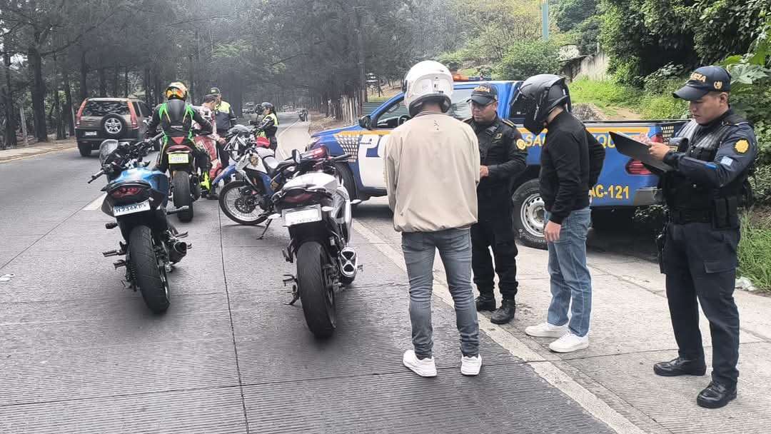 Carreras clandestinas: motorista arrolla a agente de tránsito por evitar retén
