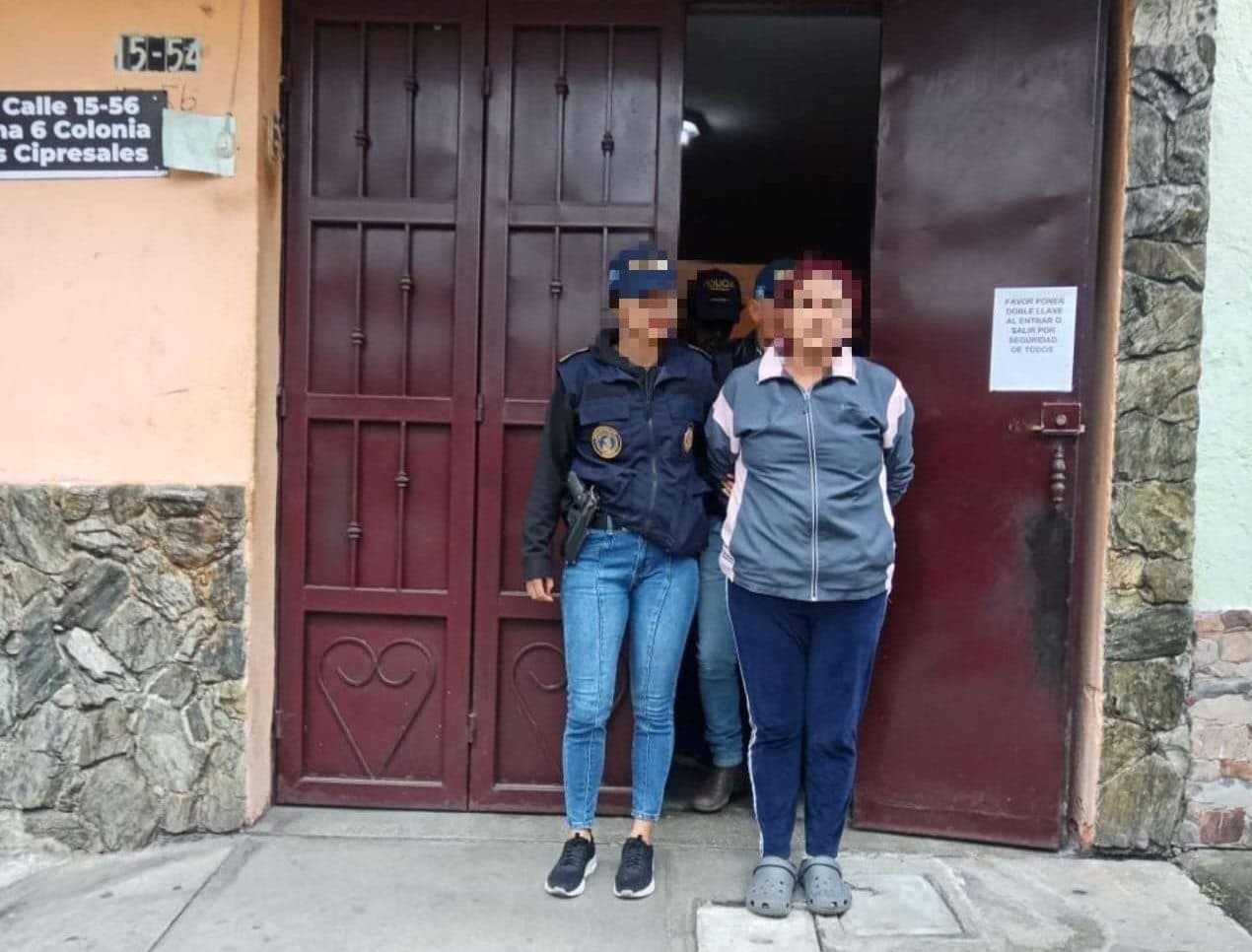 ¿Por qué había equipo de la PNC en la casa de estos extorsionistas?