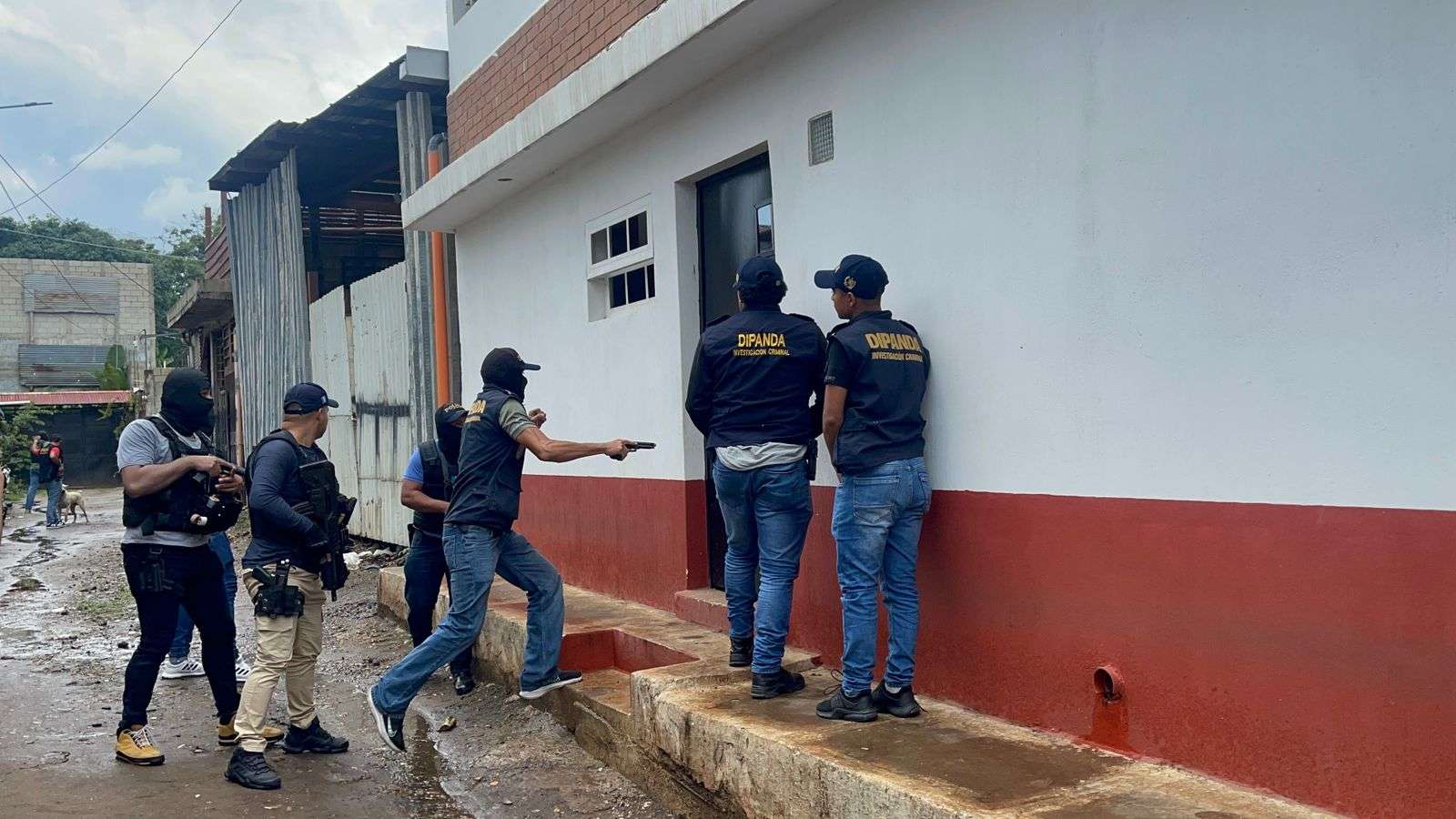 ¿Menores involucrados y armas de asalto? Así fue el cateo en Boca del Monte