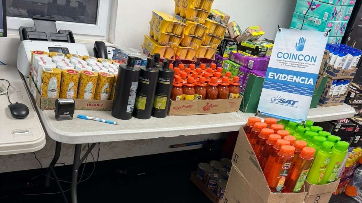 ¡Interceptan microbús con contrabando! Esto era lo que transportaba