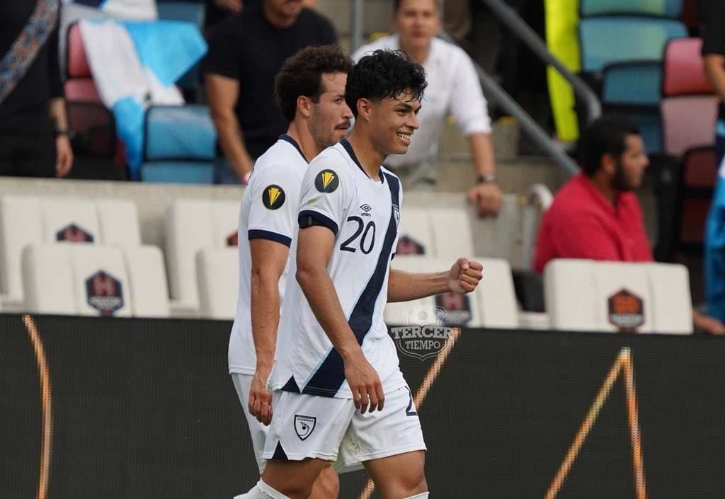 EN VIDEO | Así gritó la afición el gol de Escobar para Guatemala contra Guadalupe en la Copa Oro