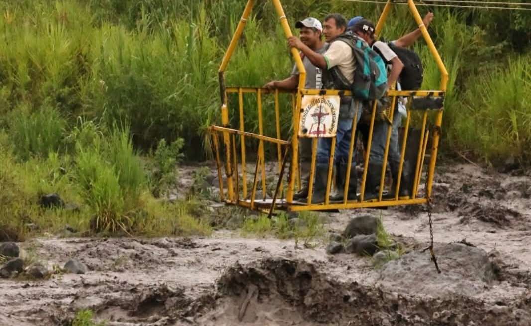 EN IMÁGENES | Crecida de río impide paso vehicular y peatonal en Yepocapa