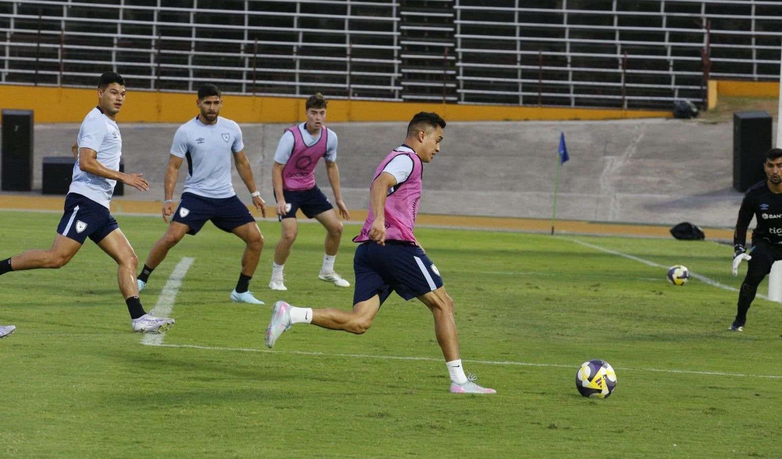 oscar santis, selección nacional.