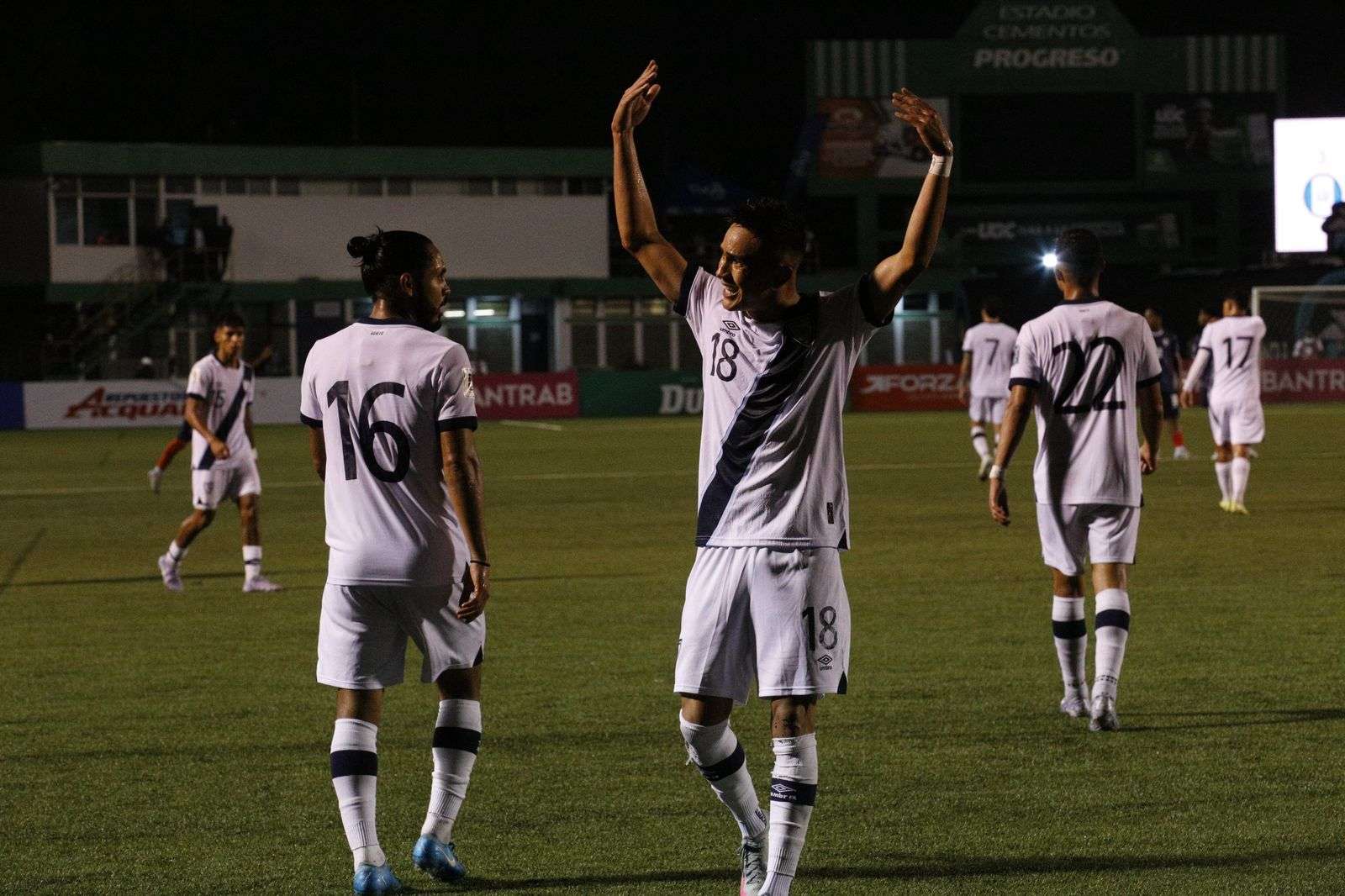 Oscar Santis, selección nacional
