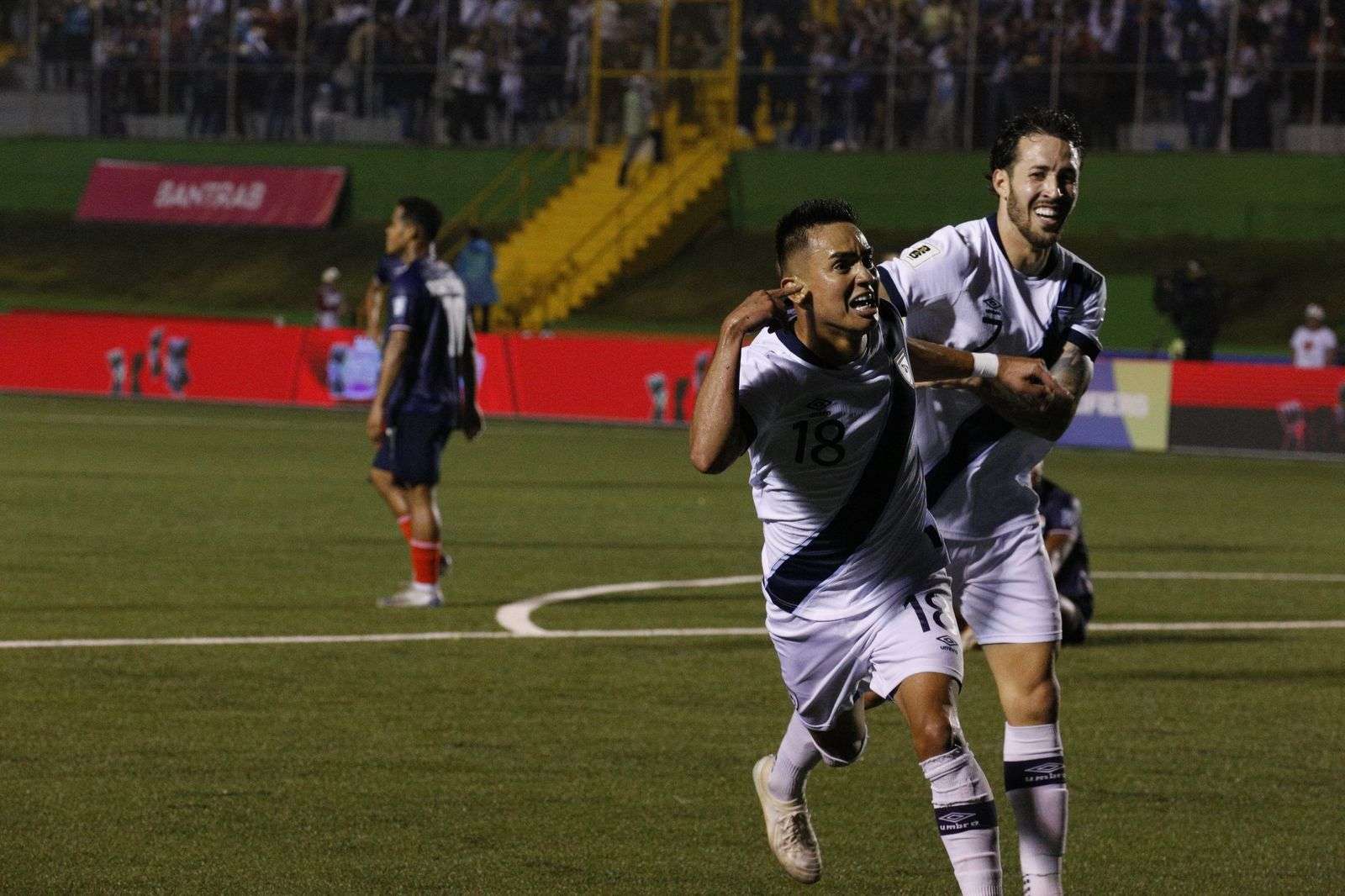 Oscar Santis, selección nacional