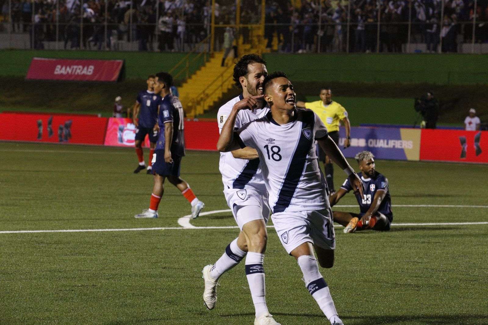 Oscar Santis, Selección nacional de Guatemala