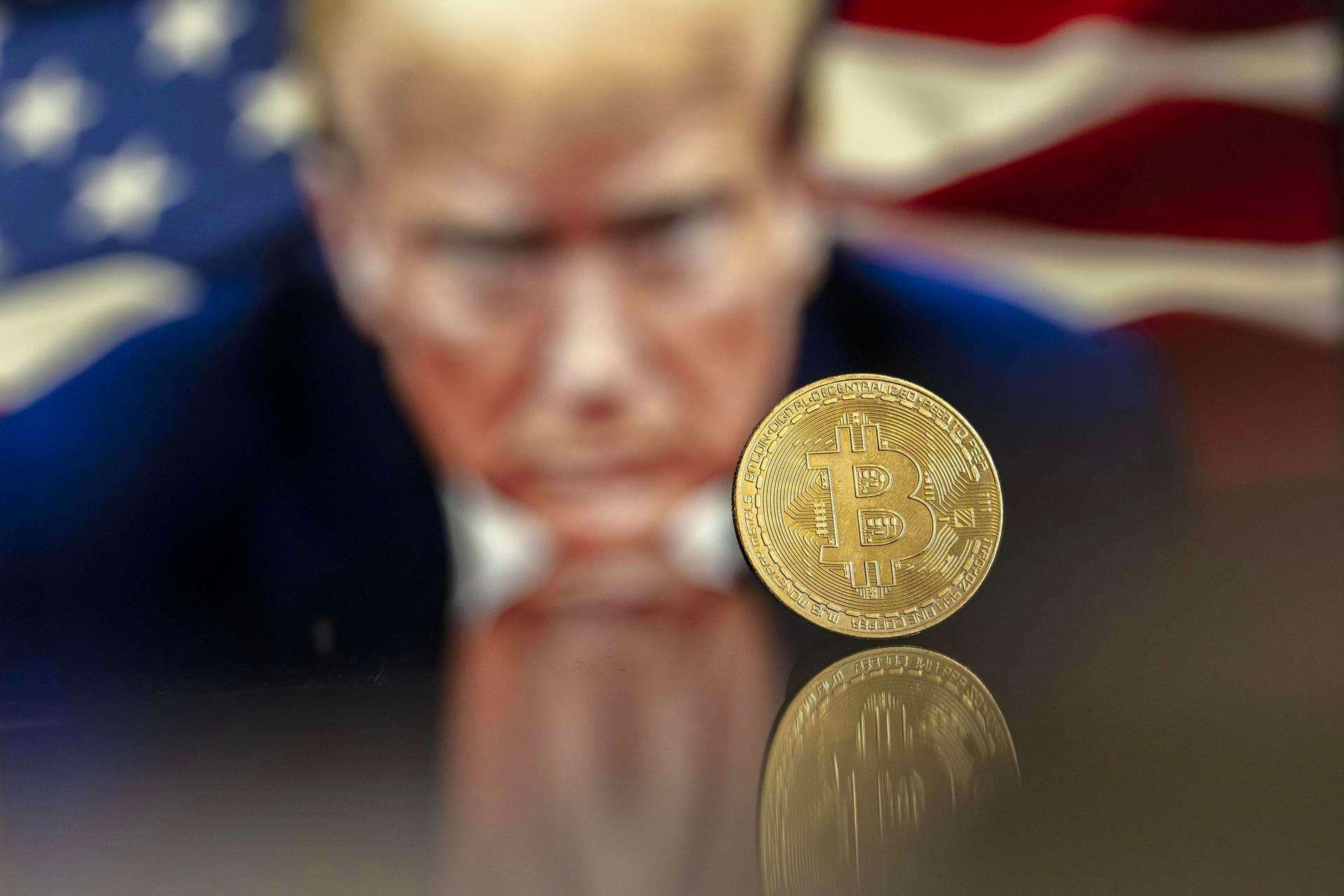 Compañía de Trump avanza hacia el lanzamiento de un fondo cotizado en bolsa de bitcoin