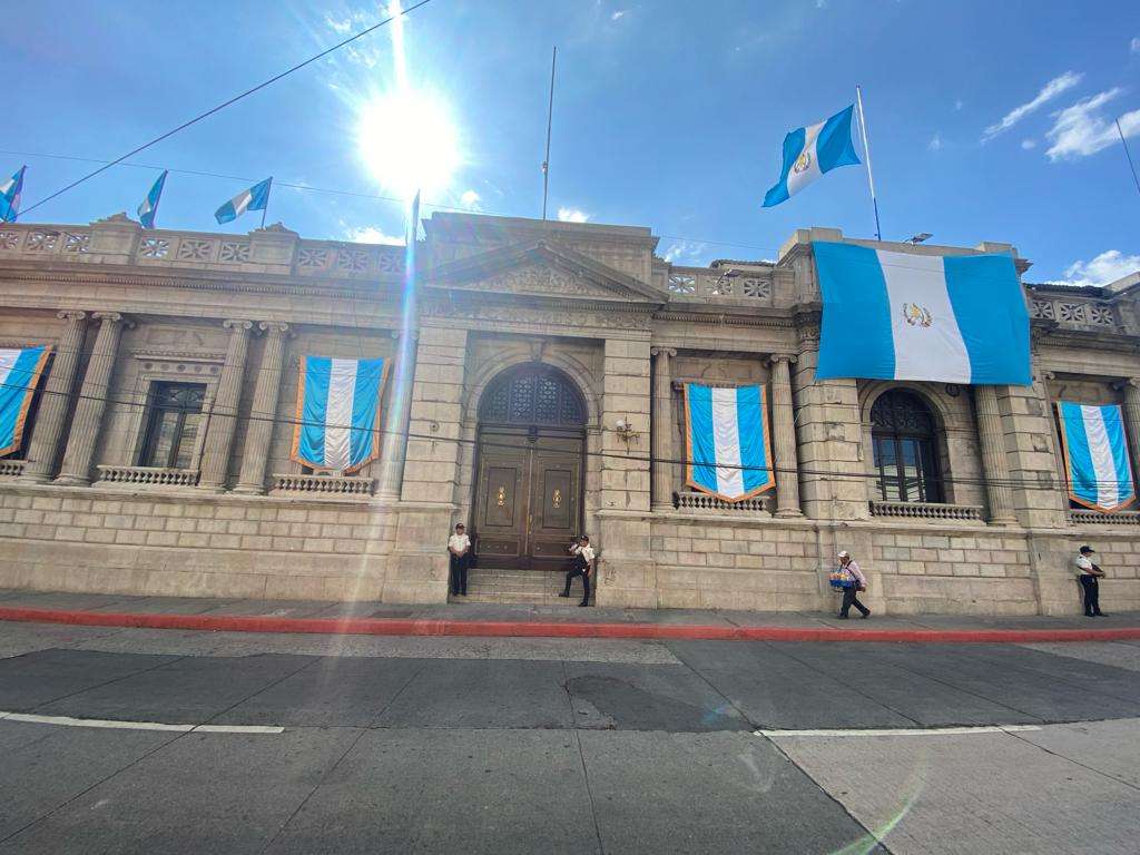Sindicato de Trabajadores del Congreso pide salir temprano por partido de la Selección Nacional