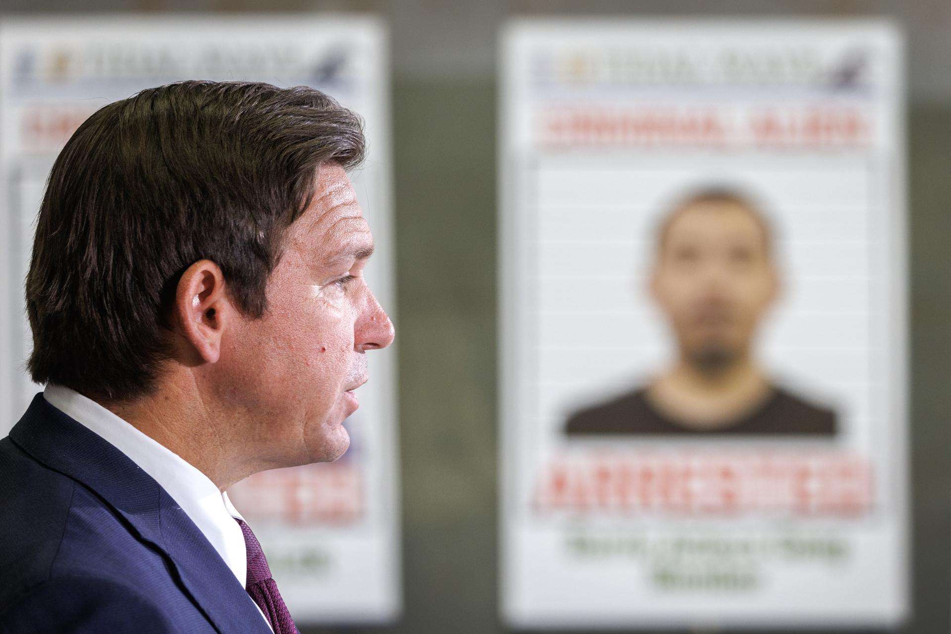 EE.UU. comienza a deportar a migrantes en vuelos desde 'Alligator Alcatraz' en Florida