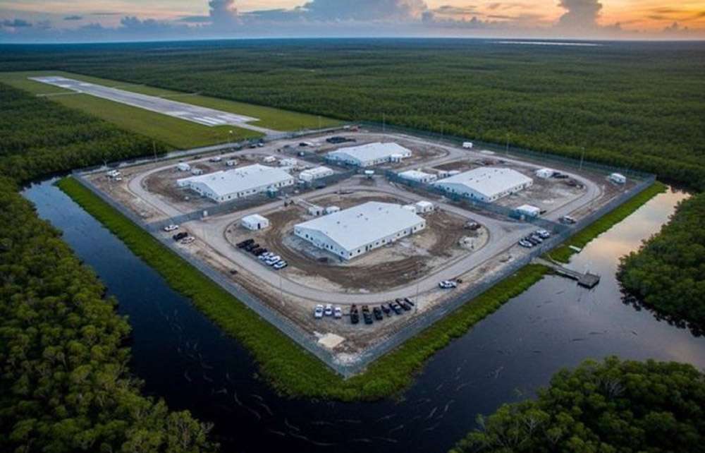 “Alligator Alcatraz” la cárcel para migrantes rodeada de cocodrilos creada por Donald Trump