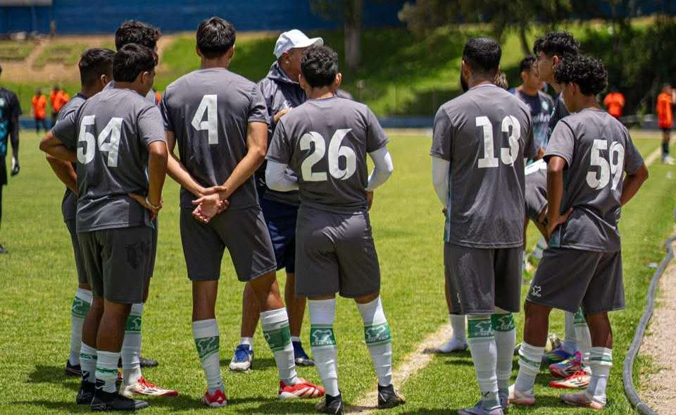 Antigua GFC refuerza su mediocampo con un hondureño