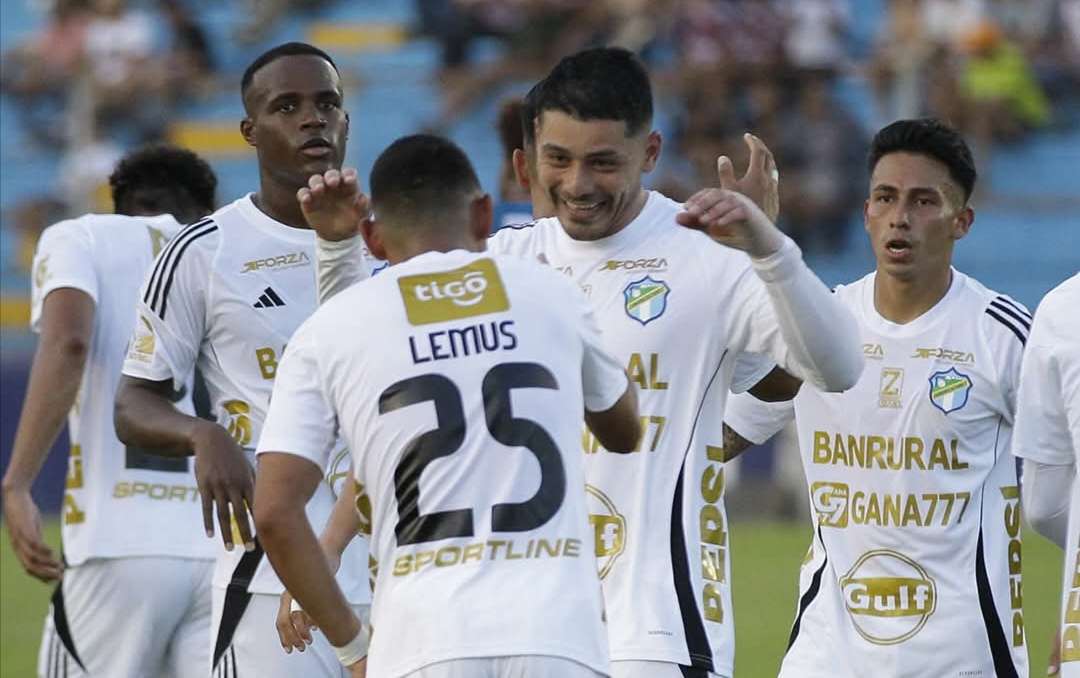 Darwin Lom y Kuki Lemus.