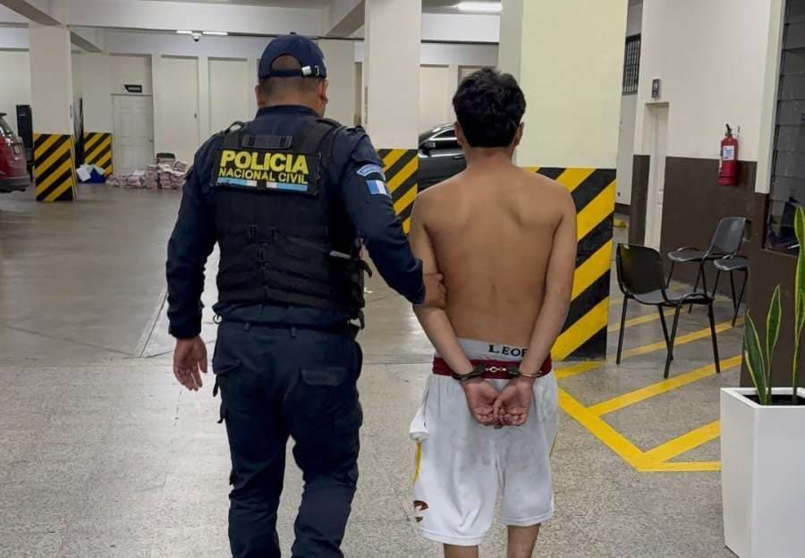 ¡Intentó huir! Detienen a presunto asaltante armado en Amatitlán