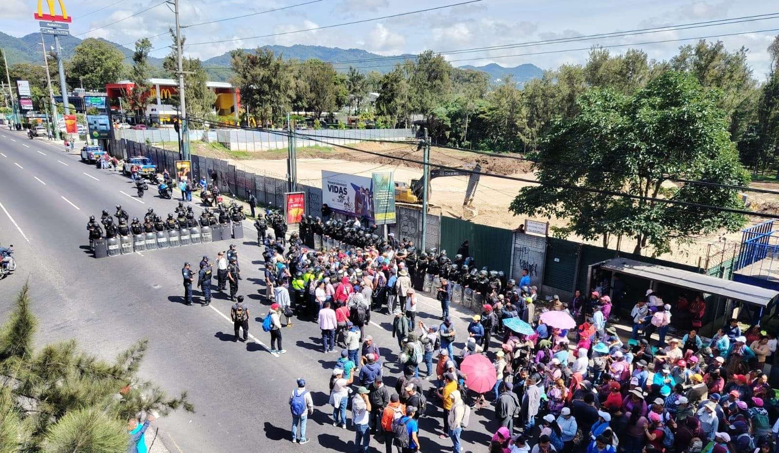 Antimotines se despliegan en rutas bloqueadas este 14 de julio