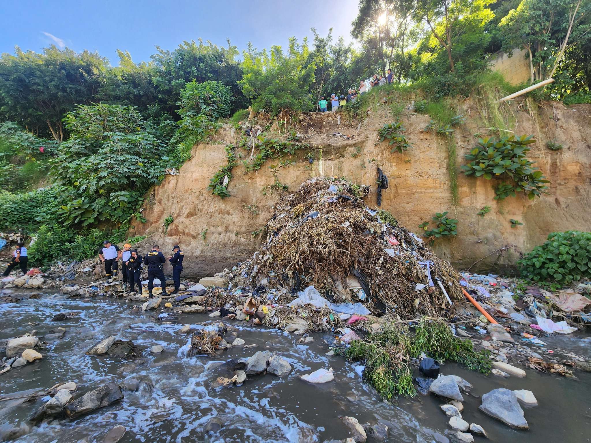 Hallan cuerpo de una mujer en el río Platanitos