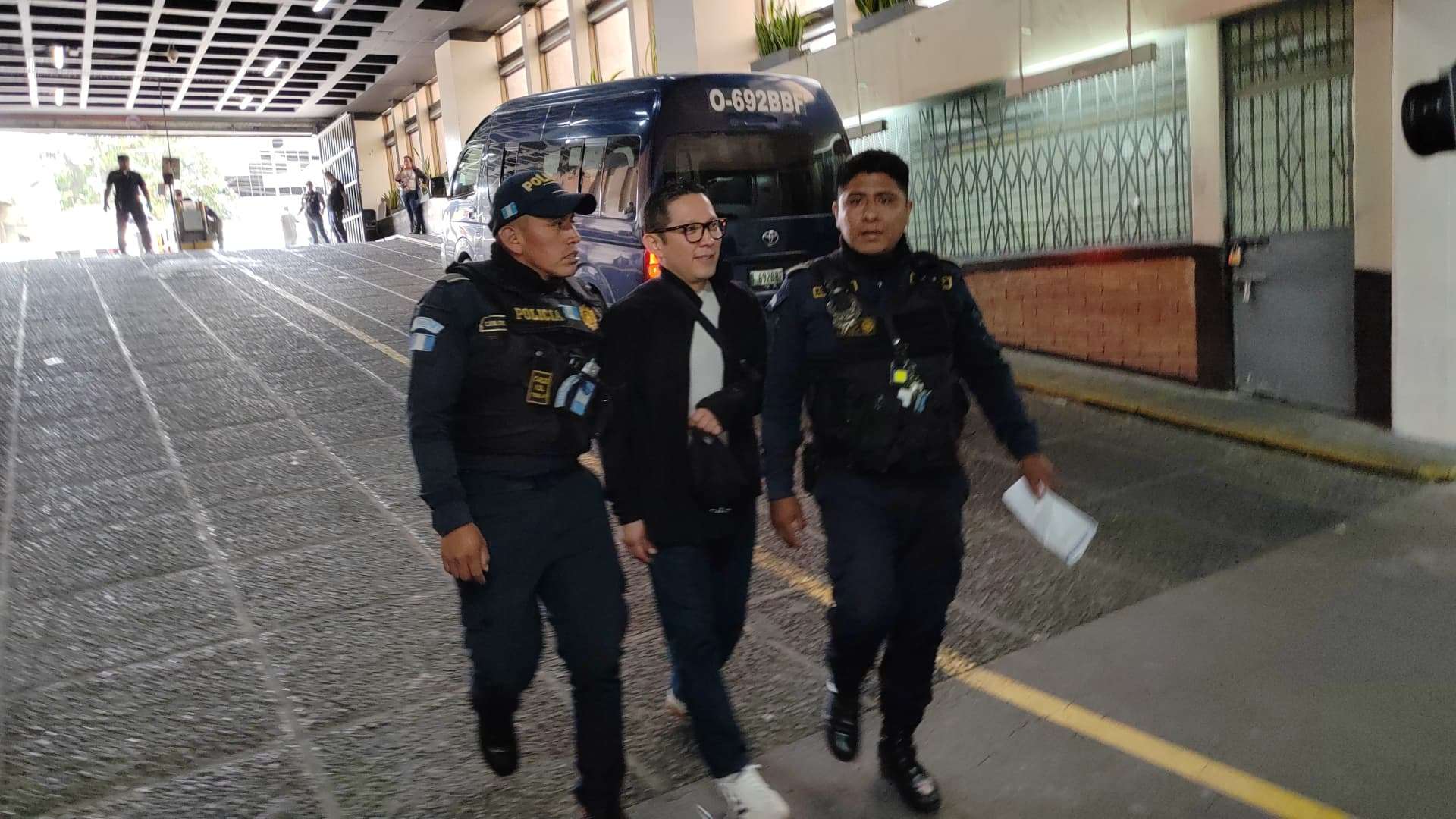 Melvin Quijivix es trasladado a Torre de Tribunales para audiencia de primera declaración