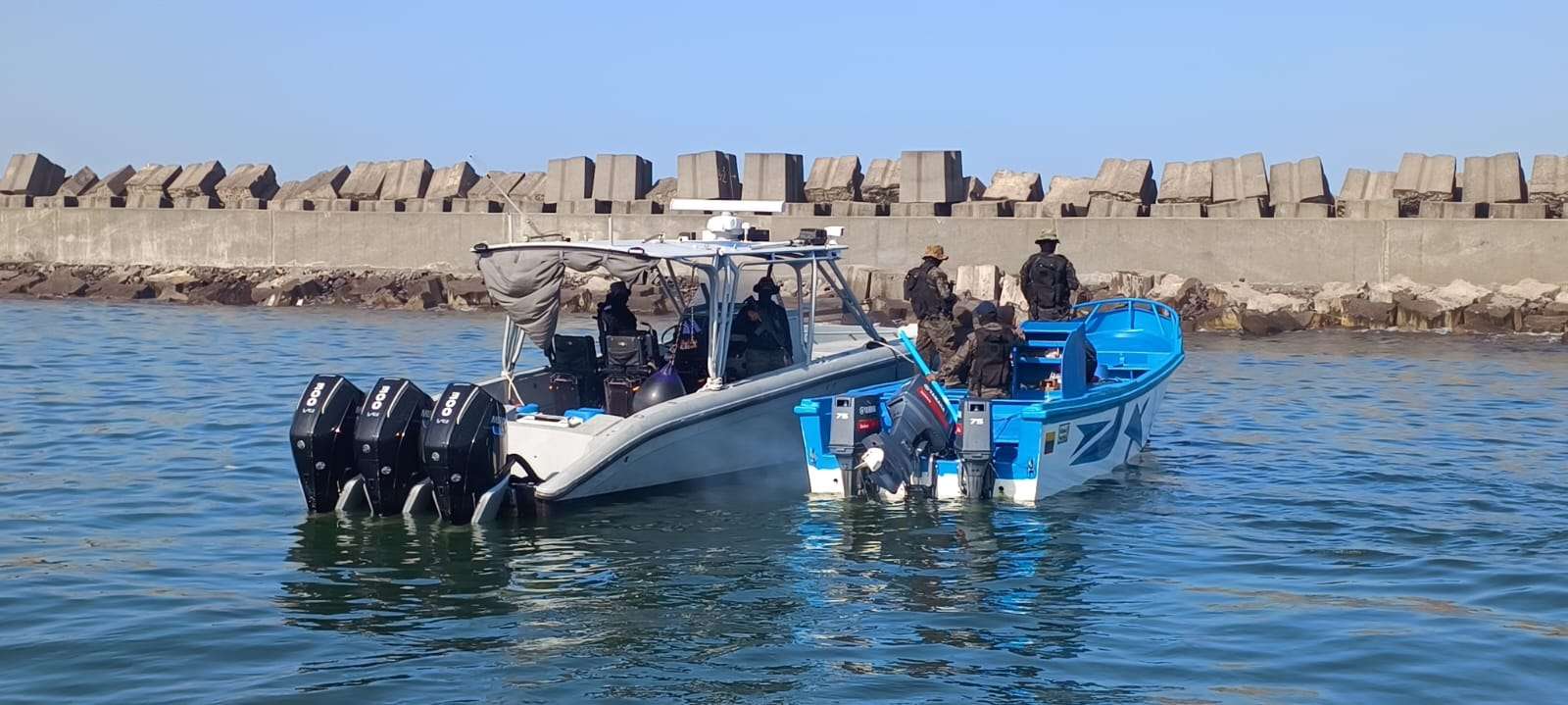 ¿Qué transportaban? Ejército intercepta embarcación sospechosa en el Pacífico