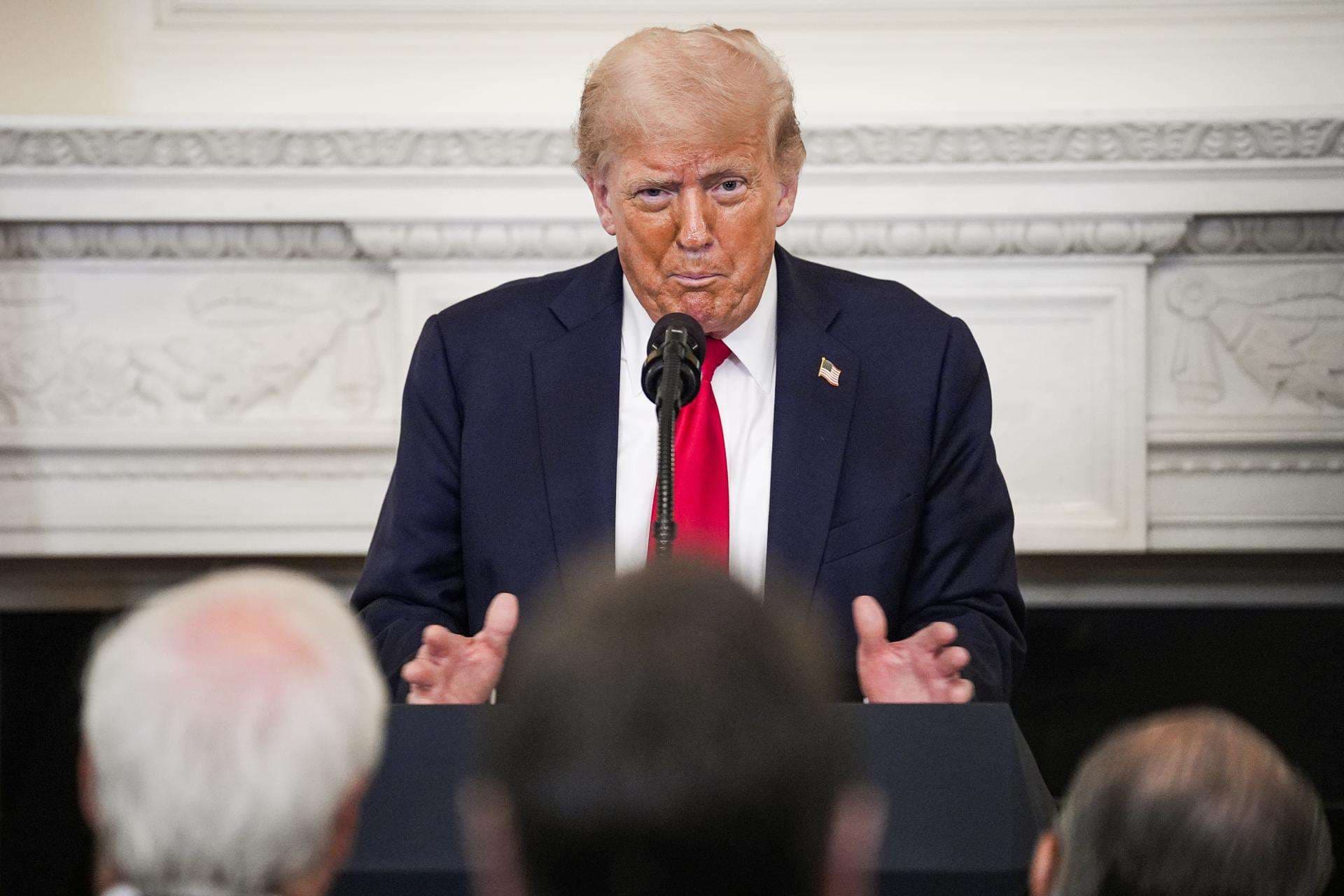 Demandan al Gobierno Trump por pausar la financiación de programas extraescolares