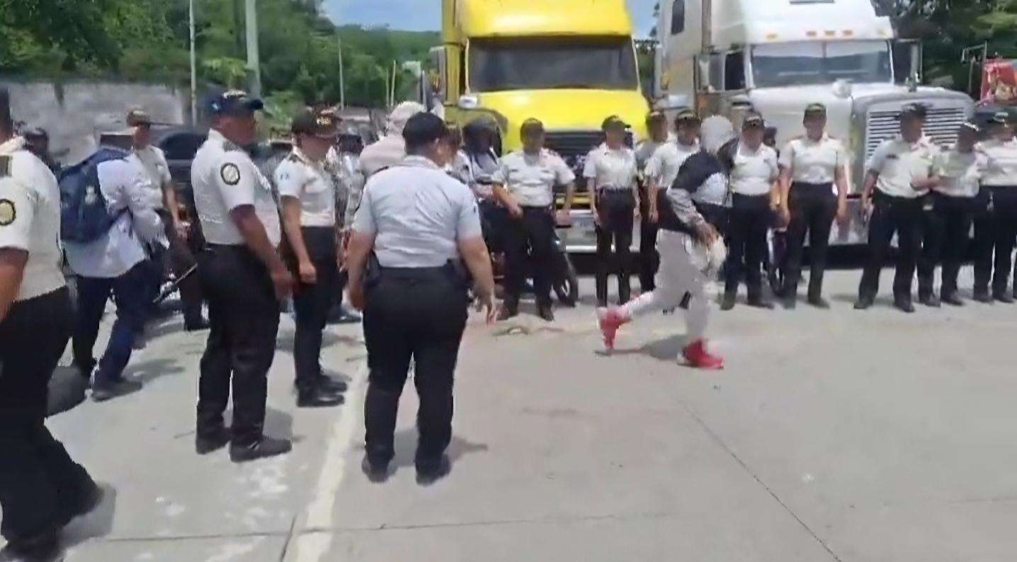 Bloqueo de maestros en Izabal