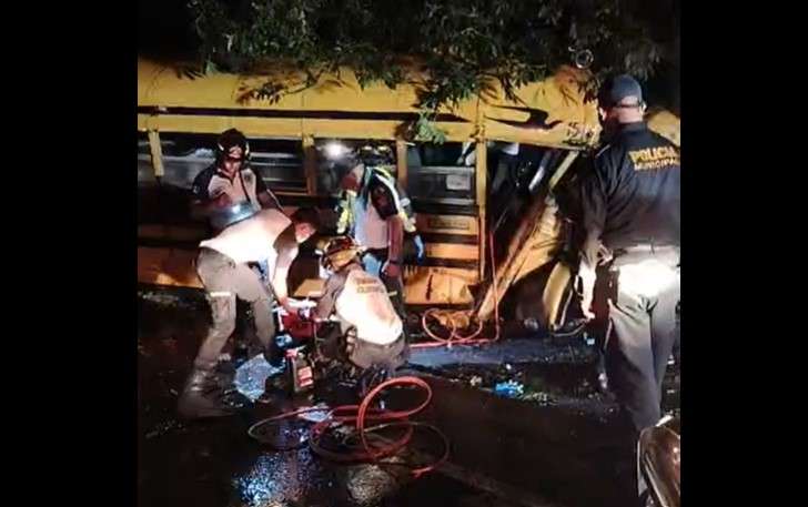 accidente de bus tiquisate.
