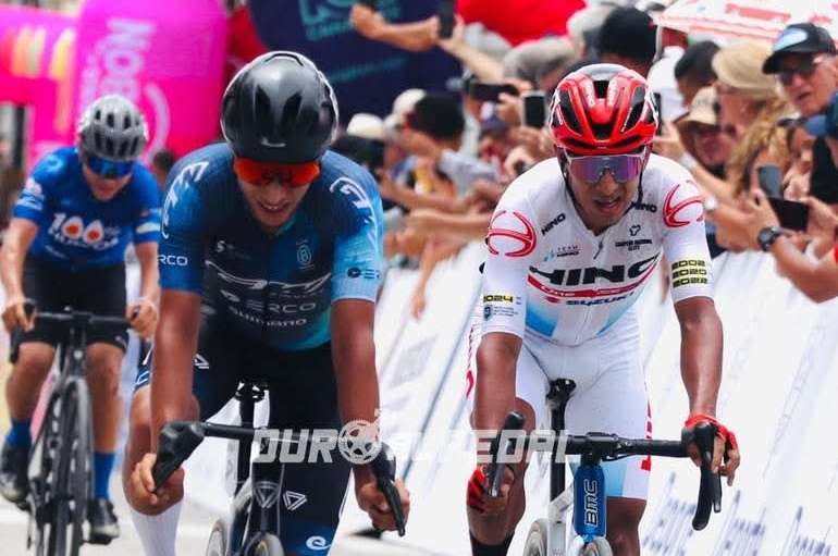 Edgar Torres (derecha).