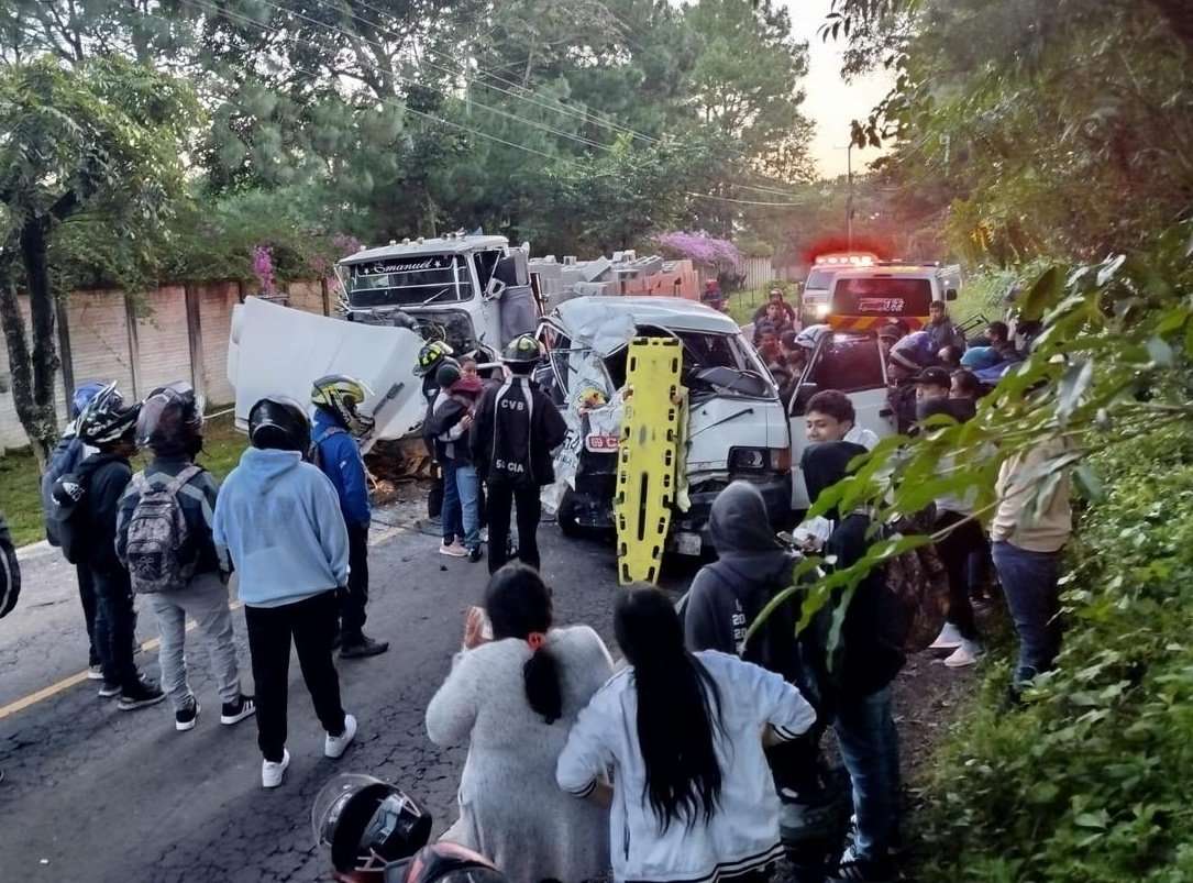 Colisión en Villa Canales provoca cierre vial y deja víctimas mortales