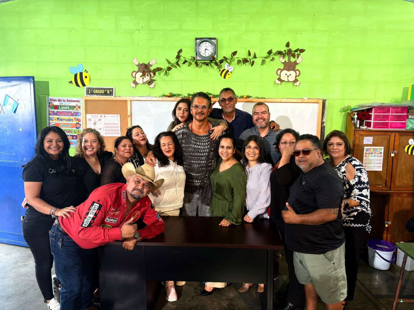 “El maestro Arjona” vuelve al aula que lo vio enseñar y soñar