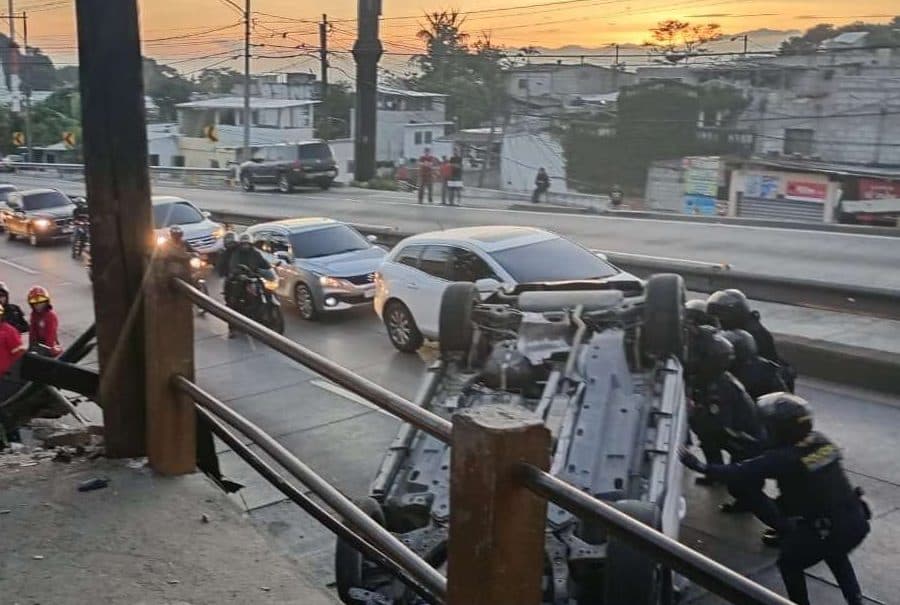 Percance vial en ruta al Atlántico causa complicaciones de tránsito