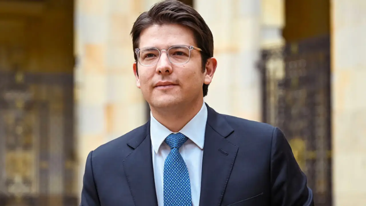 Presidente Arévalo lamenta fallecimiento del senador Miguel Uribe Turbay y envía condolencias