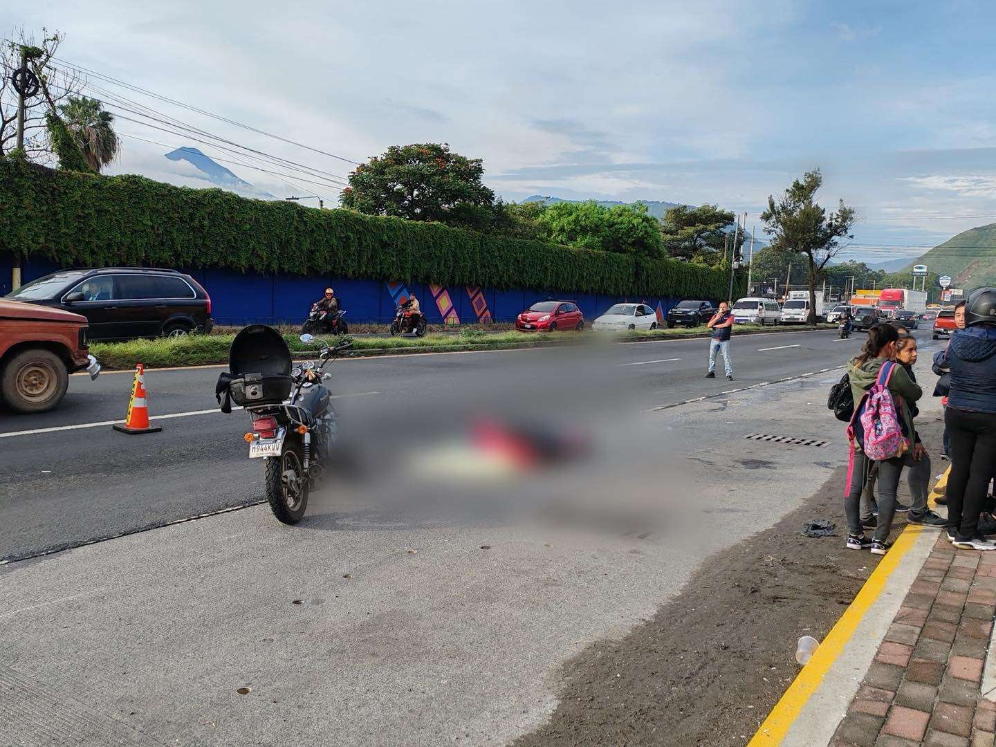 Accidente deja un fallecido y largas filas de vehículos en ruta al Pacífico
