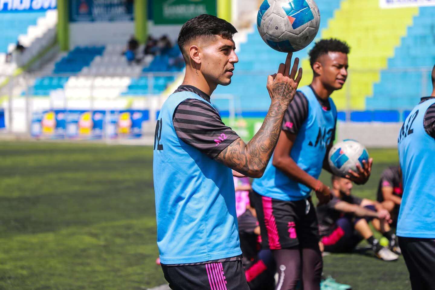 Mixco expone el liderato esta noche ante Antigua GFC en el Estadio Pensativo