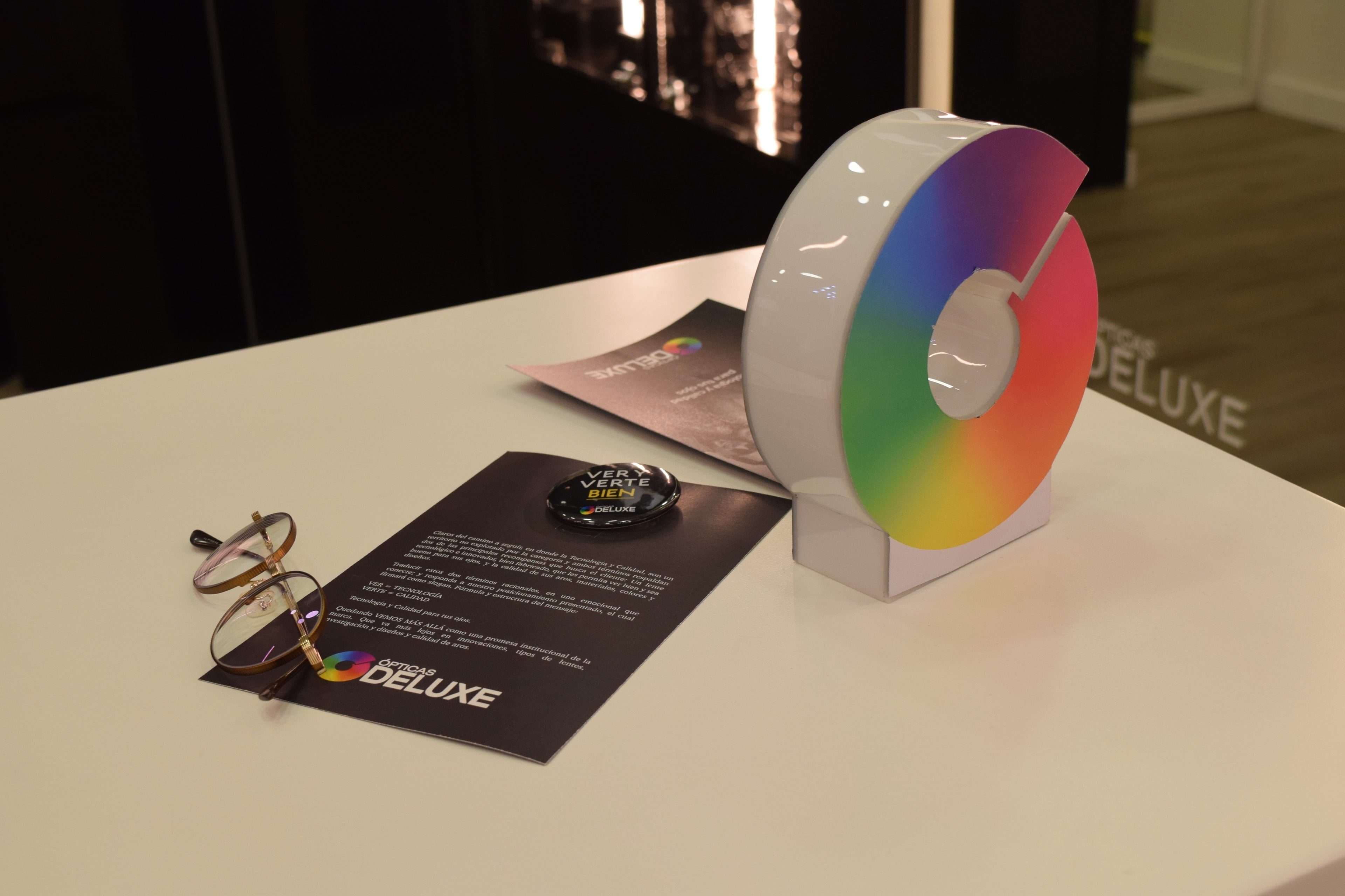 Ópticas DELUXE lanza su nueva filosofía "Ver y Verte Bien"