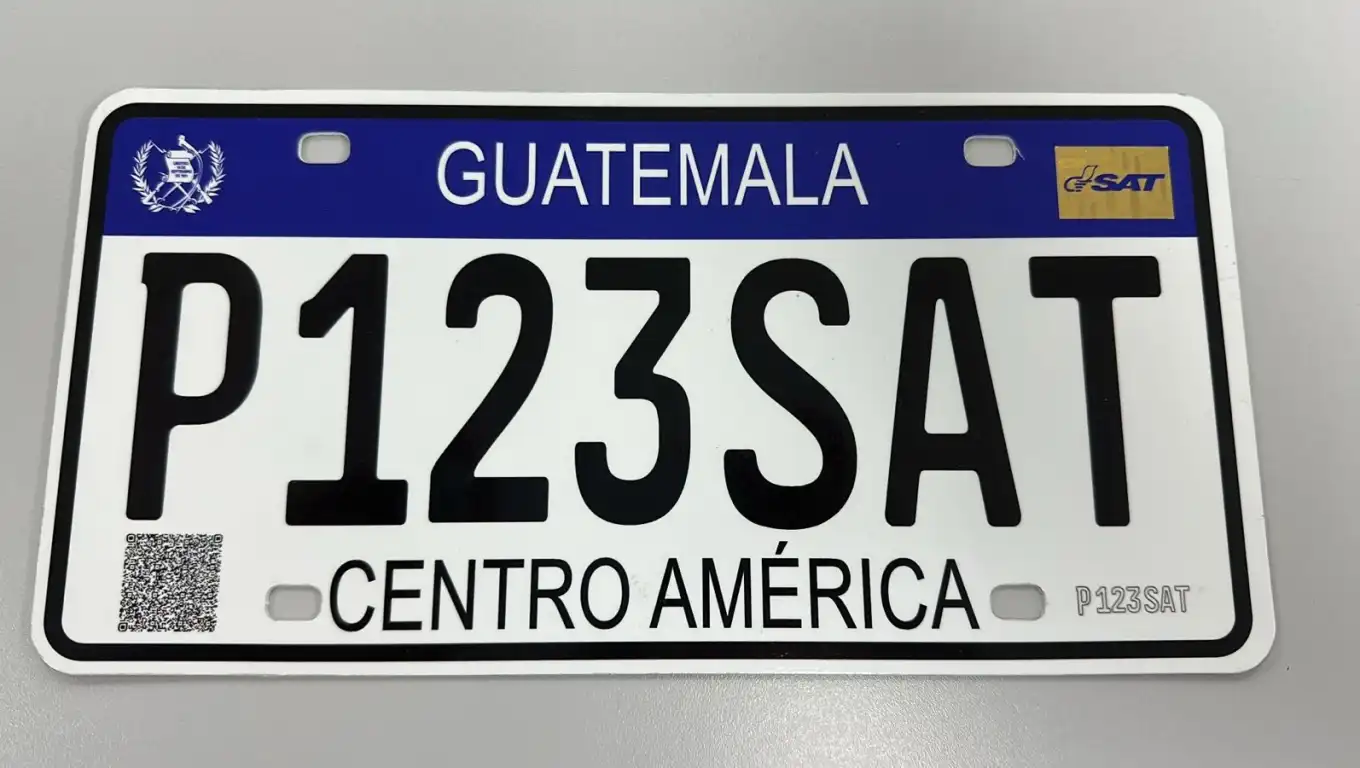 SAT reduce el costo de las placas de circulación para vehículos terrestres
