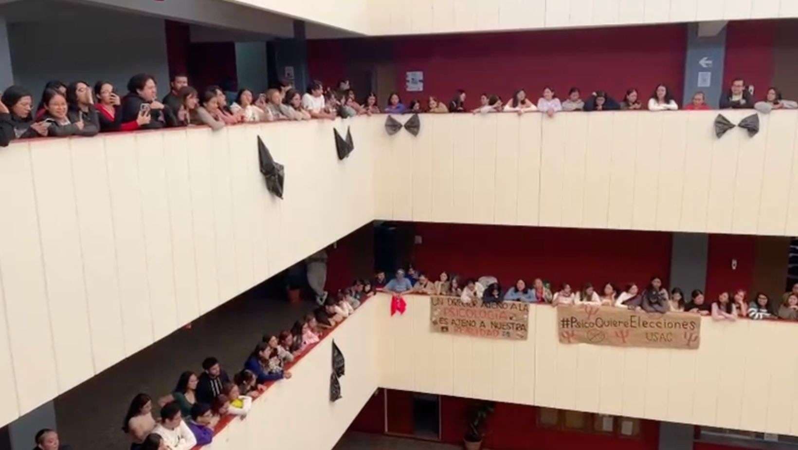 Estudiantes de Psicología de la Usac protestan contra designación de nuevas autoridades