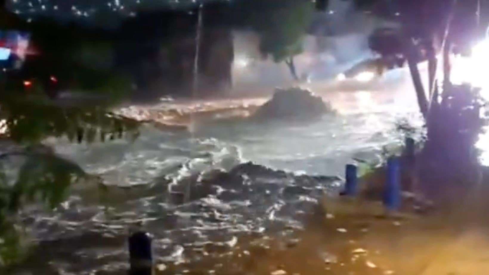 Colapso de drenajes complica el tránsito en Villa Nueva