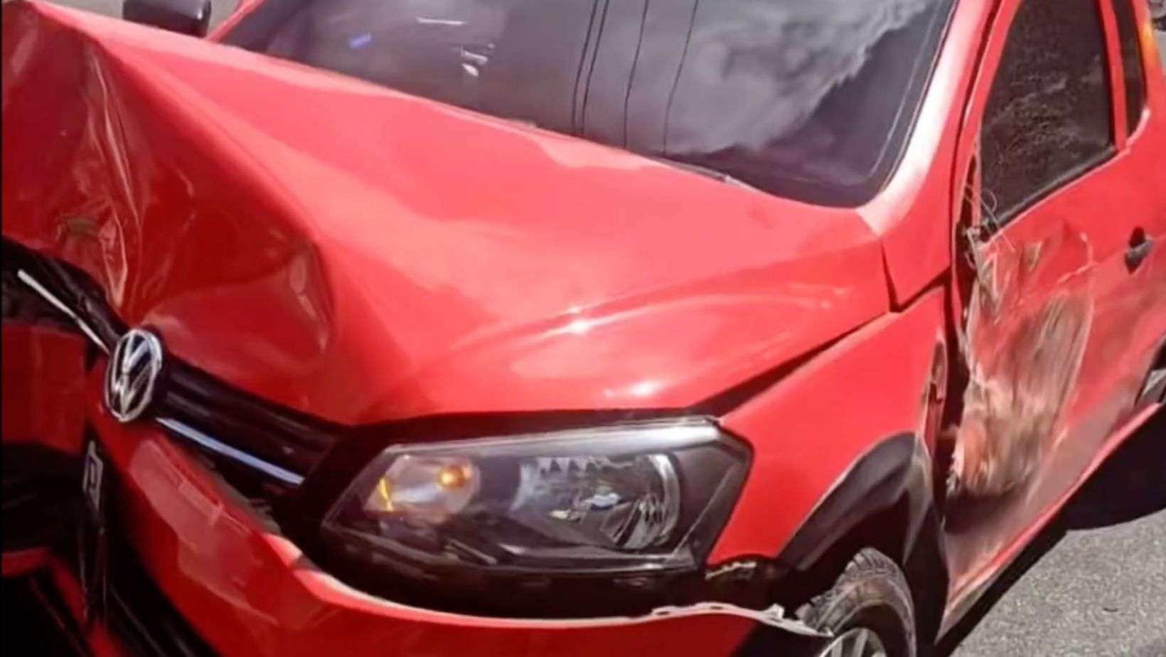 ¿Atasco en el Periférico? Vehículo impacta barrera y autoridades intervienen