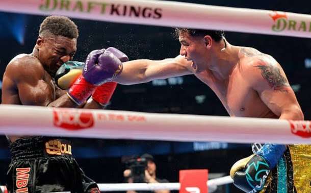 EN VIDEO | Ricardo Arjona vibra con la pelea de Lester Martínez y le llena de elogios