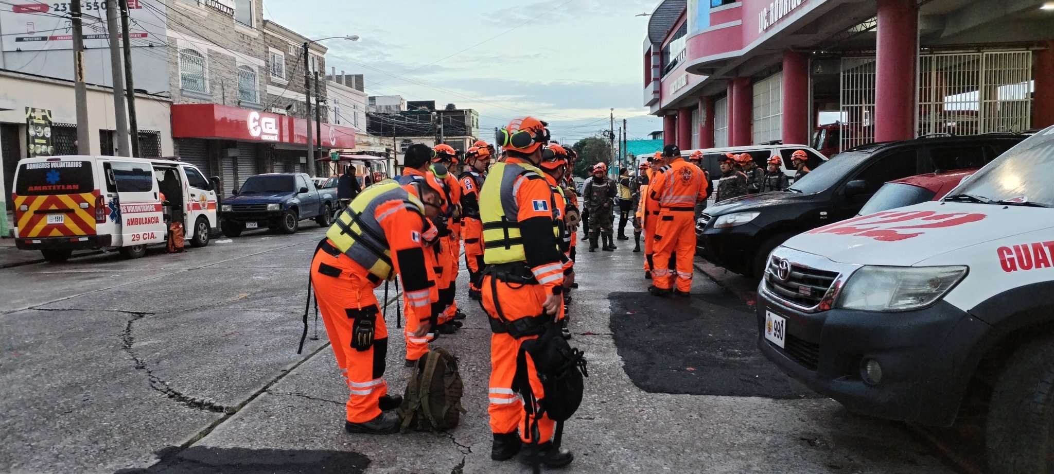 Retoman búsqueda de menor que fue arrastrado por río en El Incienso