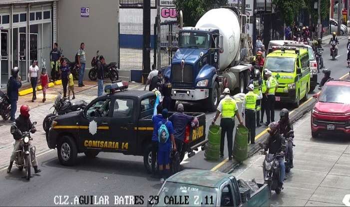 Caos vial en la Aguilar Batres por accidente que dejó un motorista fallecido