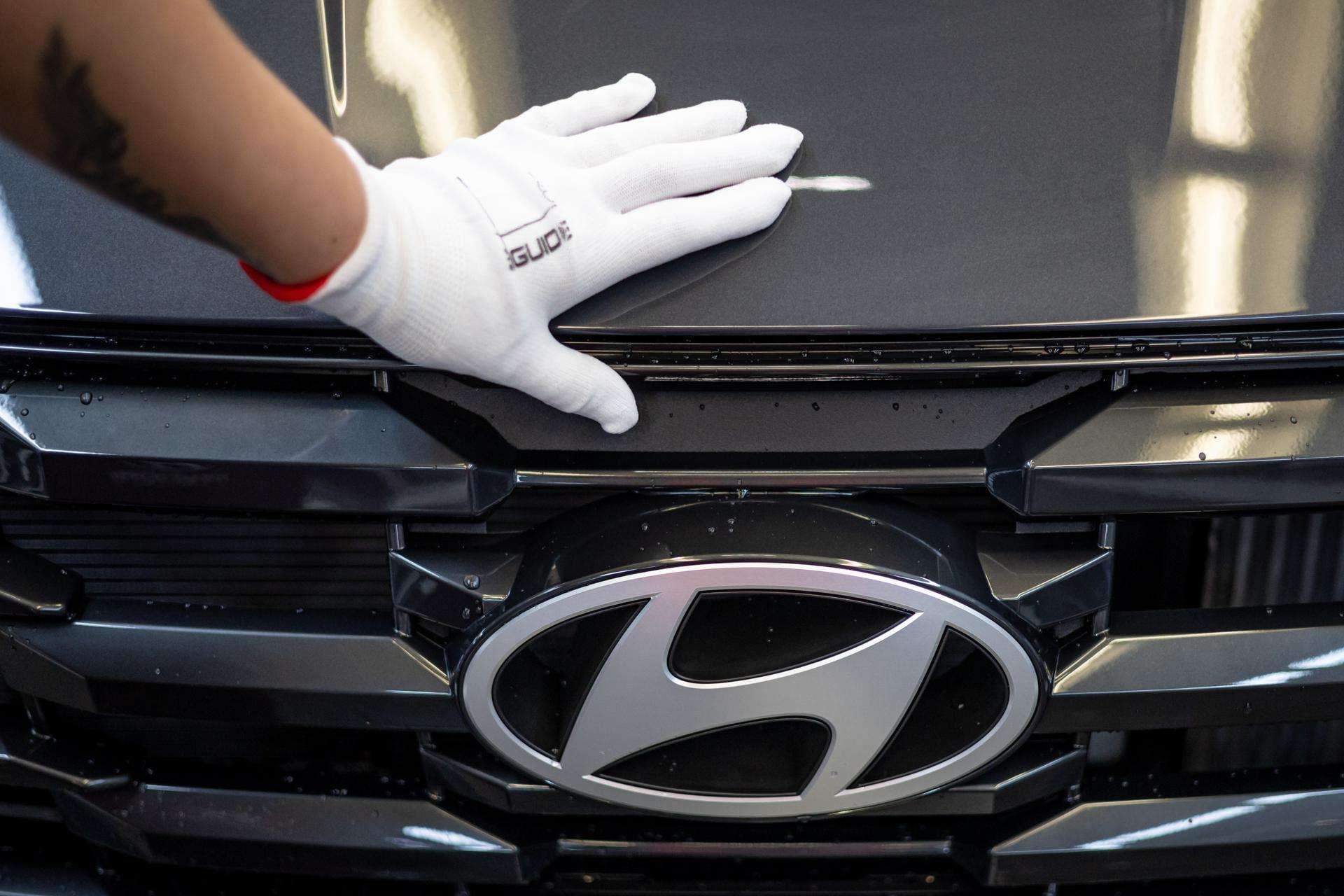 Migrantes latinos y surcoreanos, entre los 450 detenidos en redada en la planta de Hyundai