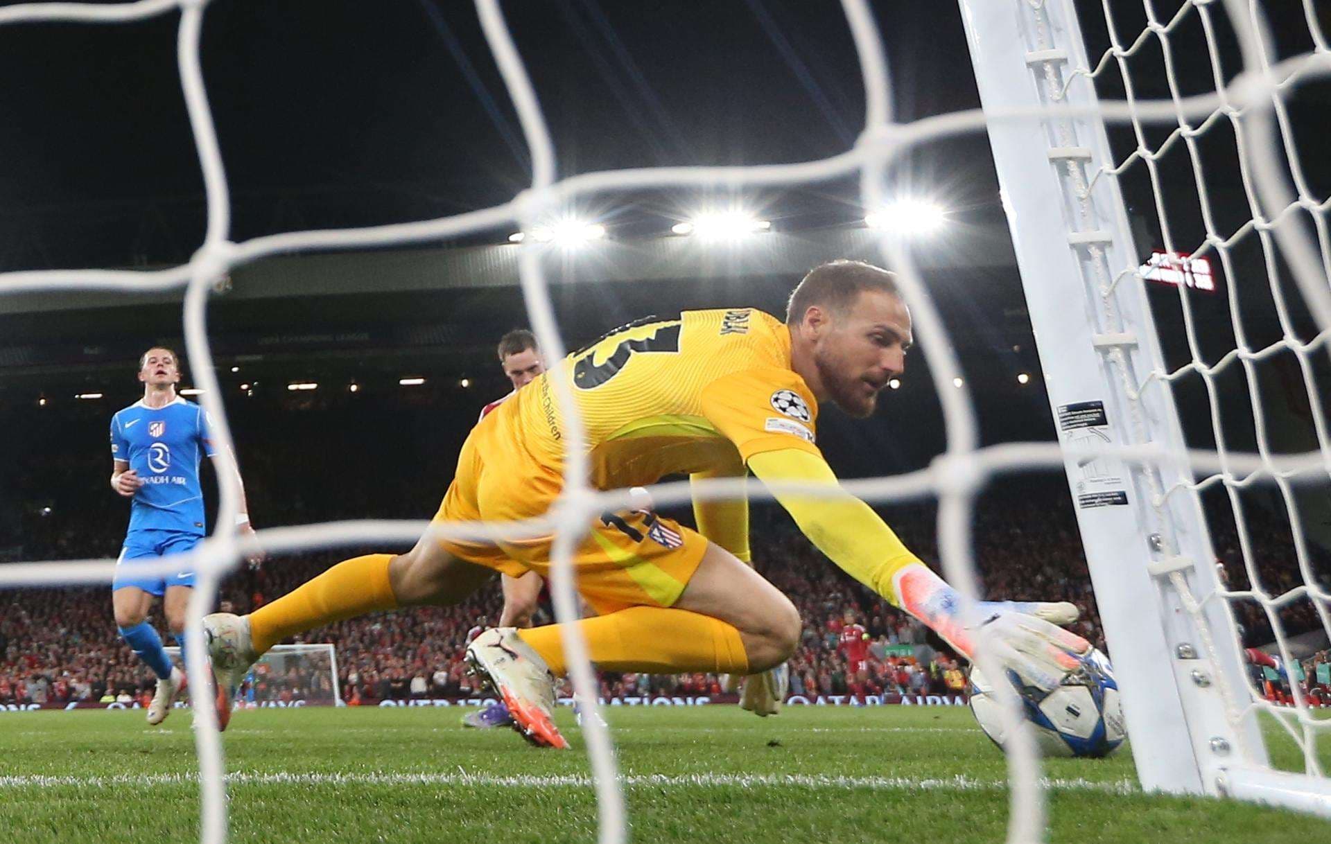 El portero del Atletico Madrid Jan Oblakdurante el partido de la fase de liga de la UEFA Champions League league que han jugado Liverpool y Atletico Madrid en Liverpool, Reino Unido. EFE/EPA/ADAM VAUGHAN
