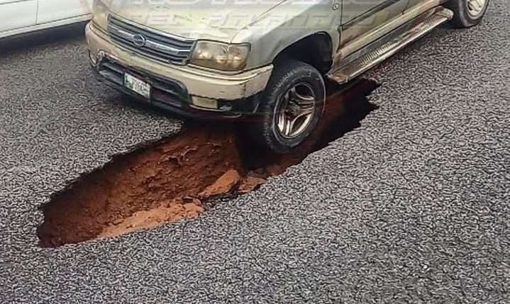 EN IMAGÉNES | Vehículo casi cae en nuevo socavón en Jardines del Norte