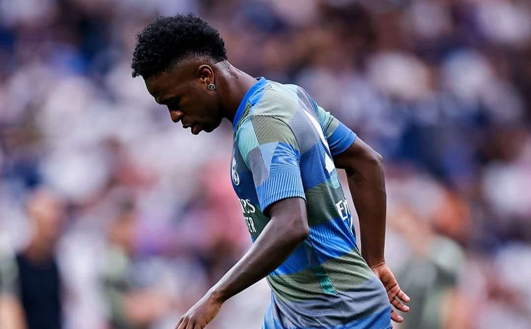 EN IMAGÉNES | Vinícius y Mastantuono se enfadan al ser sustituidos por Xabi Alonso
