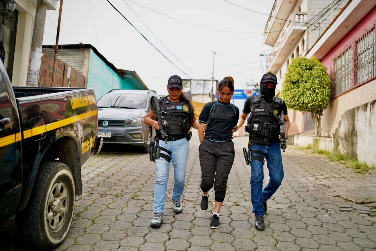 Secuestró a su sobrina.
