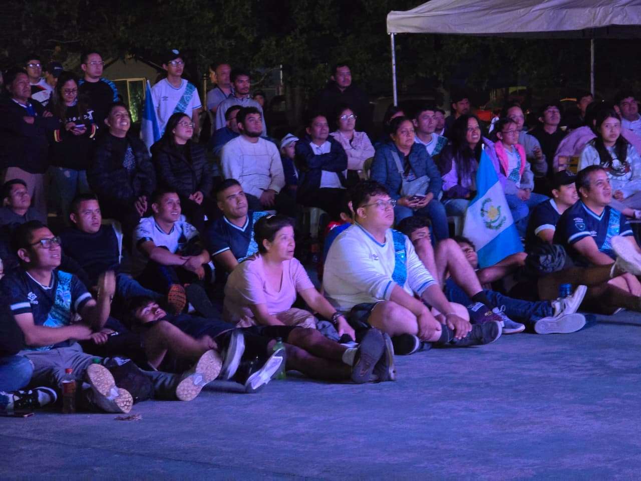 EN VIDEO | Minutos finales de tensión: la afición chapina no oculta su frustración