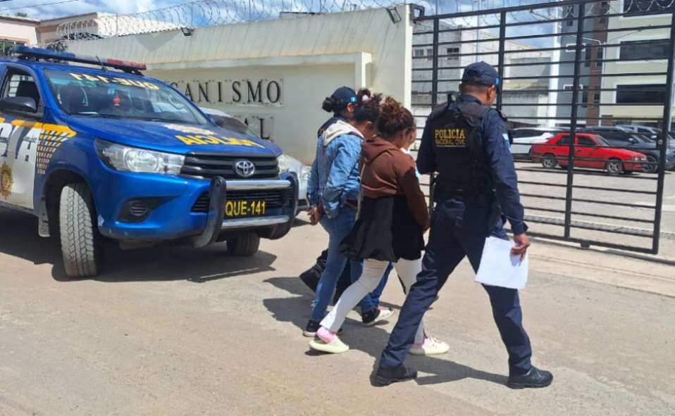 ¿Negocio familiar del crimen? Madre e hijas caen por trata de personas