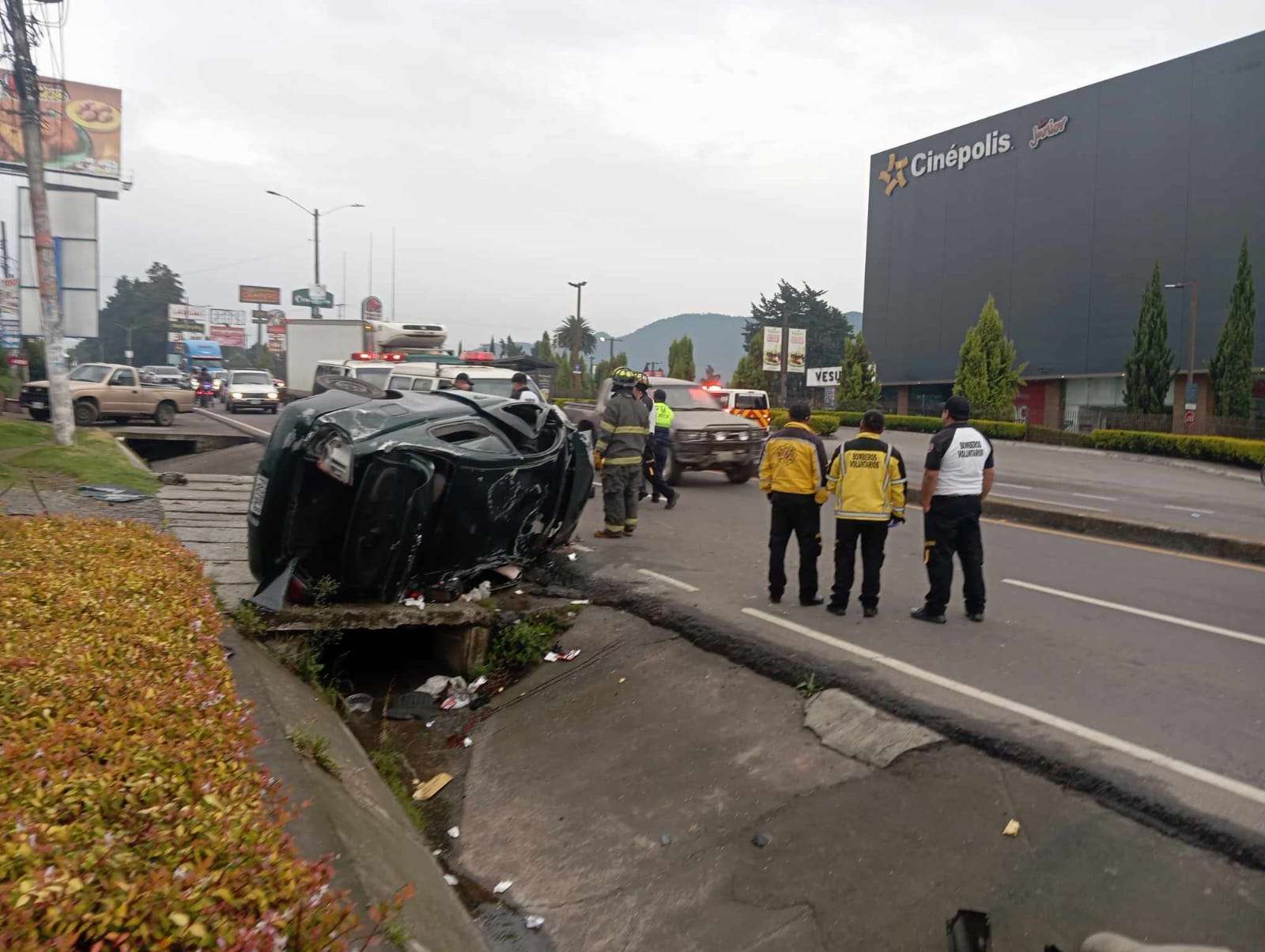 Vehículo vuelca en ruta de La Esperanza y deja una persona herida
