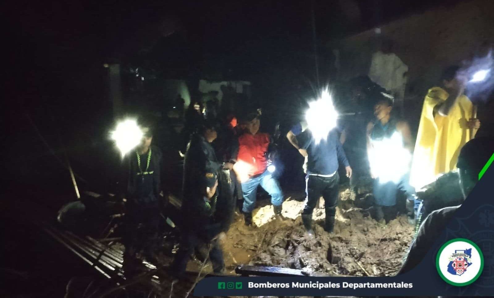 Madre y sus dos hijas mueren soterradas por derrumbe en Alta Verapaz