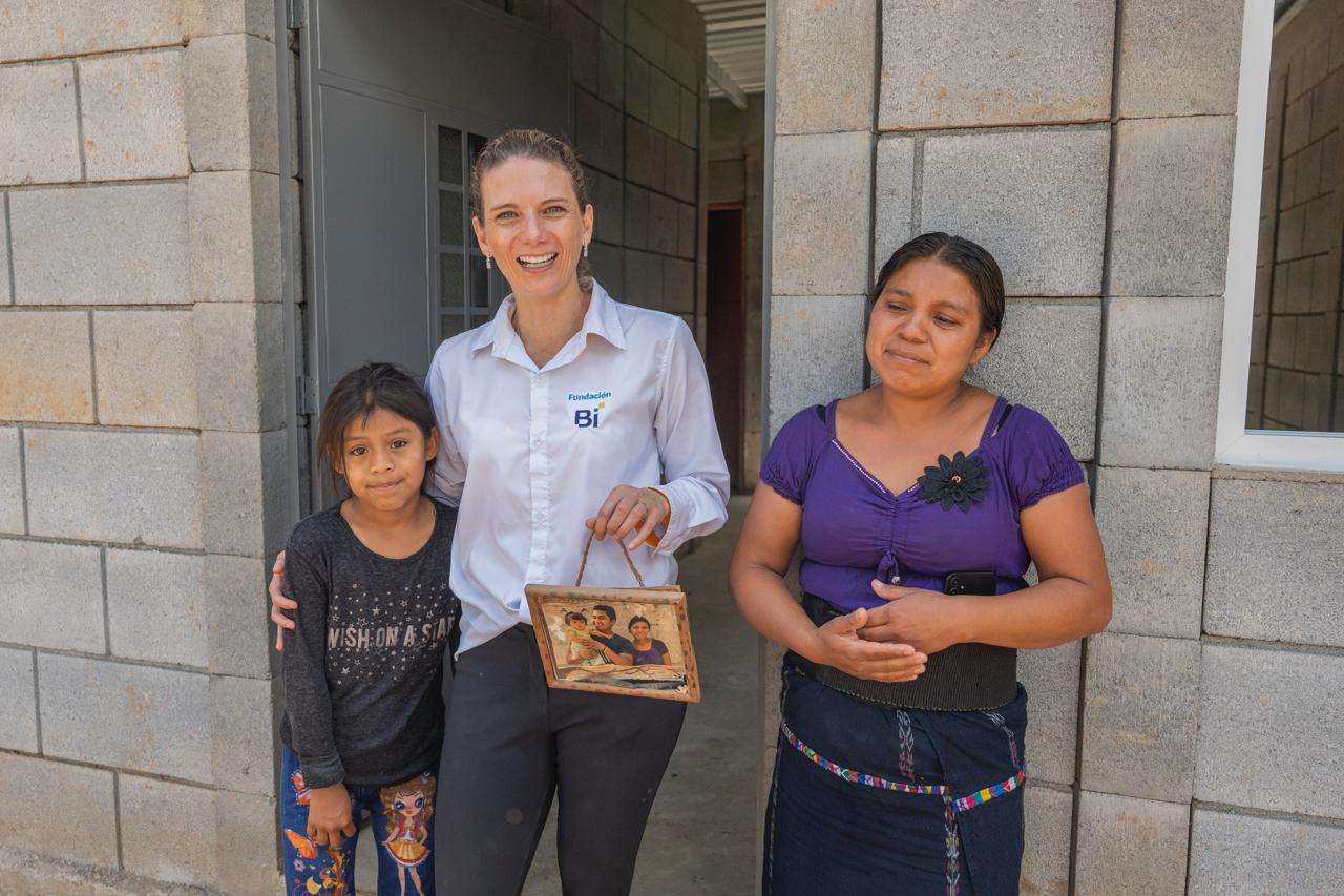 “Levantando Paredes, Transformando Realidades” de Banco Industrial, Food For The Poory TECHO