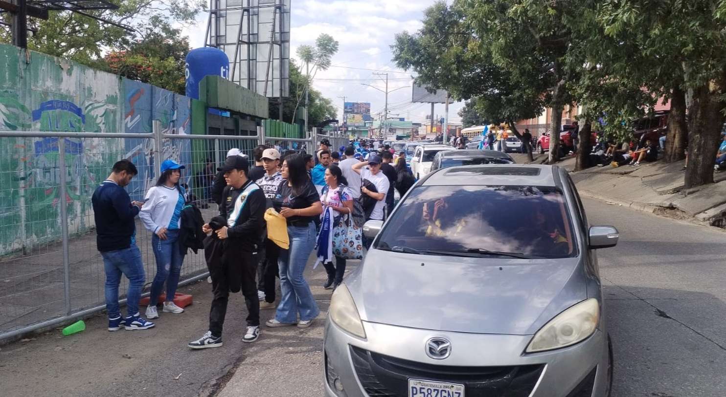 Estafas, revendedores y entradas de hasta Q2,000 empañan la previa del Guatemala vs El Salvador